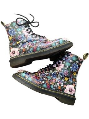 Dr Martens 1460 Pascal Floral Lace Up Boots in Wanderlust Size US 6
